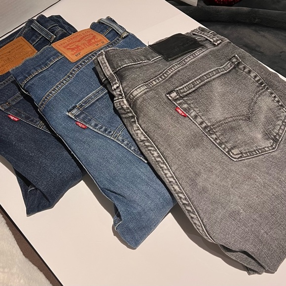 3 Levi Jeans - Picture 2 of 5